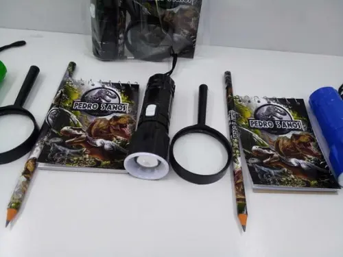 Kit Bloquinho + Mini Lápis + Lanterna + Lupa Dinossauro