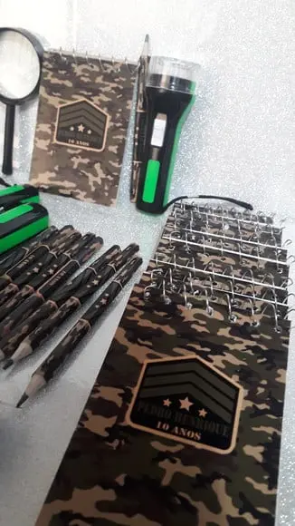 Kit Bloquinho + Mini Lápis + Lanterna + Lupa Exercito