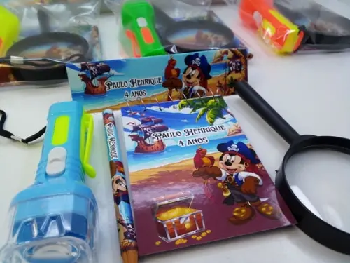 Kit Bloquinho + Mini Lápis + Lanterna + Lupa Mickey Pirata