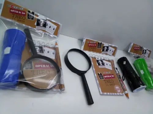 Kit Bloquinho + Mini Lápis + Lanterna + Lupa Scape Room