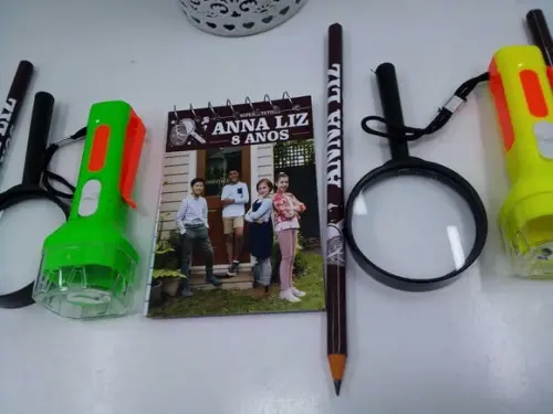 Kit Bloquinho + Mini Lápis + Lanterna + Lupa Super Detetives