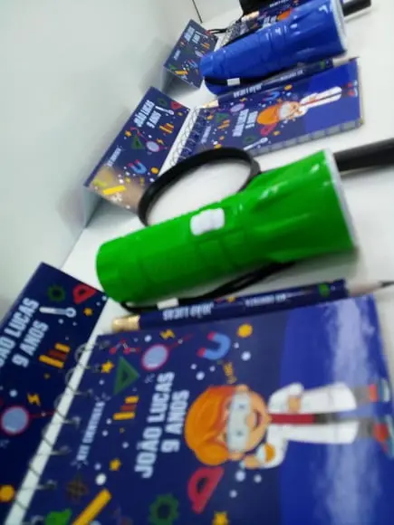 Kit Bloquinho + Mini Lápis + Lanterna + Lupa Tema Cientista