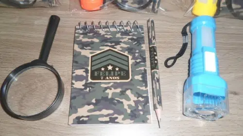 Kit Bloquinho + Mini Lápis + Lanterna + Lupa Tema Militar