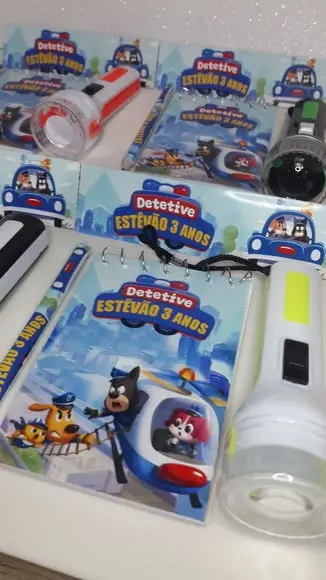 Kit Bloquinho + Mini Lápis + Lanterna Tema Detetives