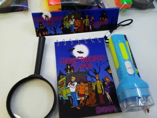 Kit Bloquinho + Mini Lápis + Lanterna + Lupa Trema Scooby