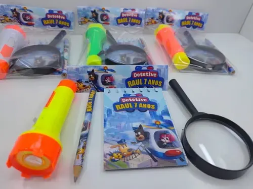 Kit Bloquinho + Mini Lápis + Lanterna Tema Detetives