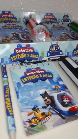 Kit Bloquinho + Mini Lápis + Lanterna Tema Detetives
