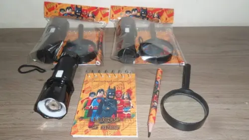 Kit Bloquinho + Mini Lápis + Lupa + Lanterna Batman