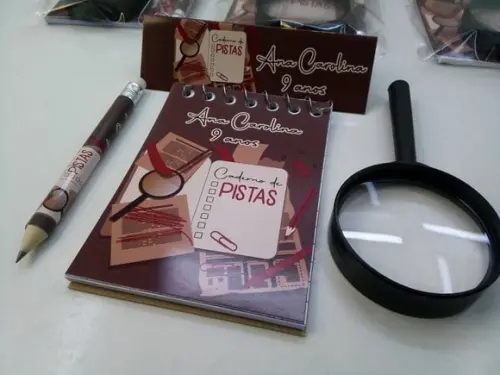 Kit Bloquinho +mini Lápis+ Lupa Tema Scape Room