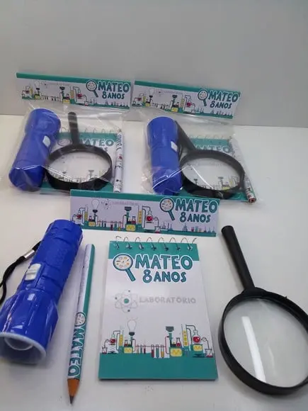 Kit Bloquinho+mini Lápis+lanterna+lupa Tema Laboratório