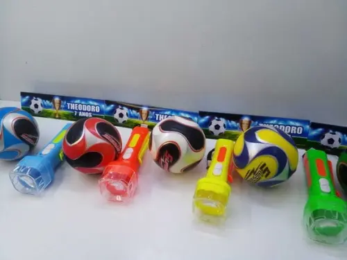 Kit Bola Macia 6x6cm + Lanterna Tema Futebol