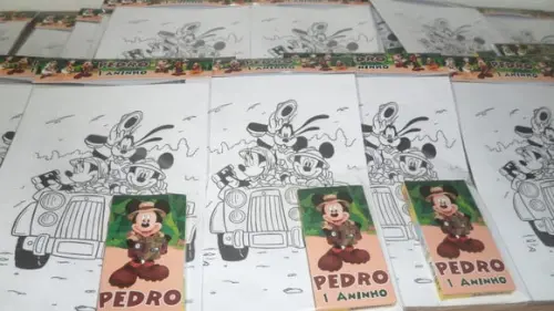 Kit c/ 6 Desenhos para Colorir e Giz de Cera Mickey Safari
