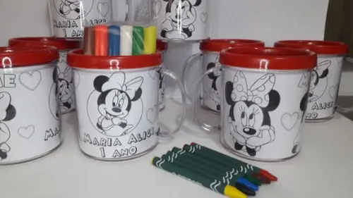 Kit Caneca com Desenho + Giz + 6 Massinhas + 3 Cortadores