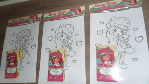Kit c/ 6 Desenhos para Colorir e Giz de Cera Moranguinho
