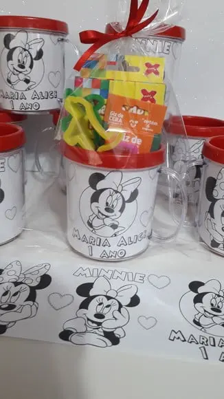 Kit Caneca com Desenho + Giz + 6 Massinhas + 3 Cortadores