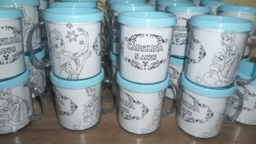 Kit Caneca com Desenho + Giz de Cera com 6 Cores Tema Fozen
