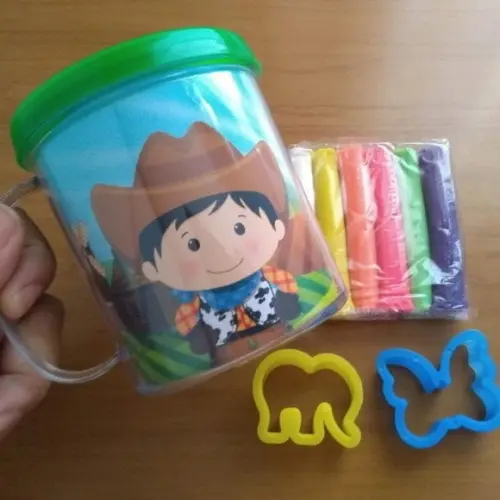 Kit Caneca Fazendinha + 6 Massinhas + 2 Cortadores