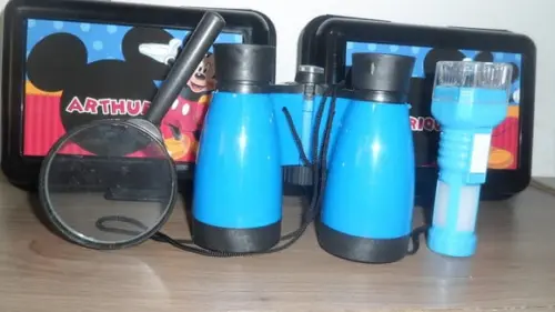 Kit Case Adesivo Mickey + Binóculo + Lanterna + Lupa