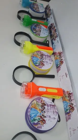Kit Copo Retratil + Mini Lanterna + Lupa Qualquer Tema