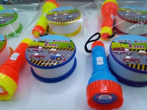 Kit Copo Retratil + Mini Lanterna Carrinhos