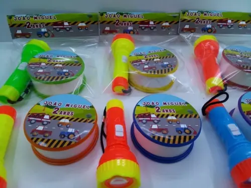 Kit Copo Retratil + Mini Lanterna Carrinhos