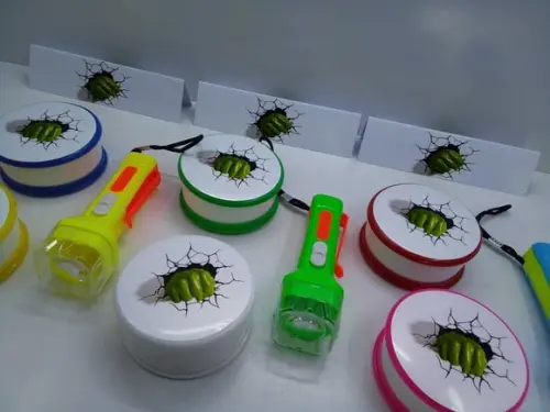 Kit Copo Retratil + Mini Lanterna Hulk