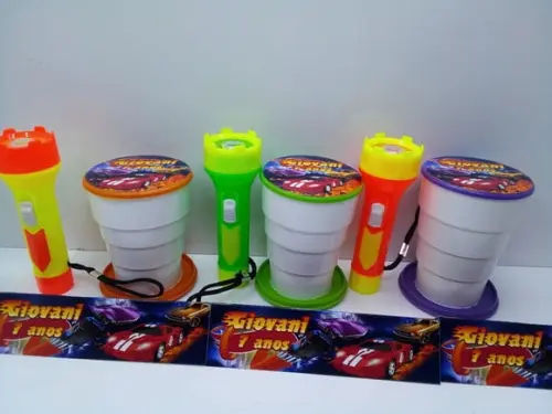Kit Copo Retratil + Mini Lanterna Hot Wheels