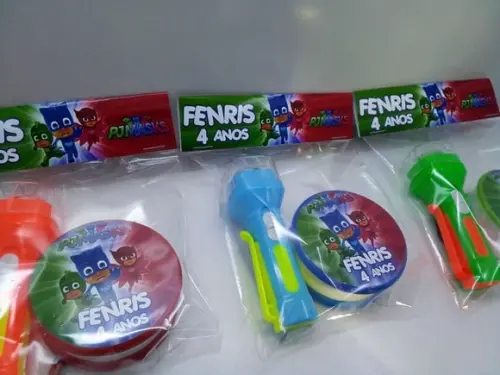 Kit Copo Retratil + Mini Lanterna no Tema Pj
