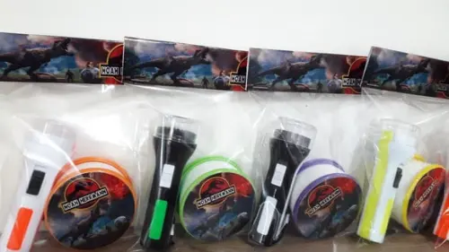 Kit Copo Retratil + Mini Lanterna Personalizado Dinossauro