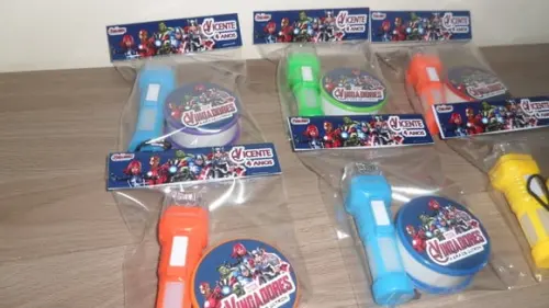 Kit Copo Retratil + Mini Lanterna Personalizado Vingadores