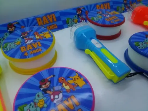 Kit Copo Retratil + Mini Lanterna Pokemon