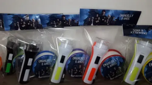 Kit Copo Retratil + Mini Lanterna Personalizado Wandinha
