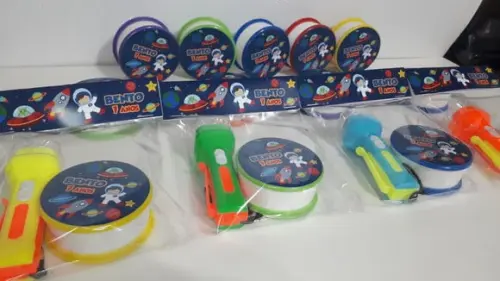 Kit Copo Retratil + Mini Lanterna Tema Astronauta