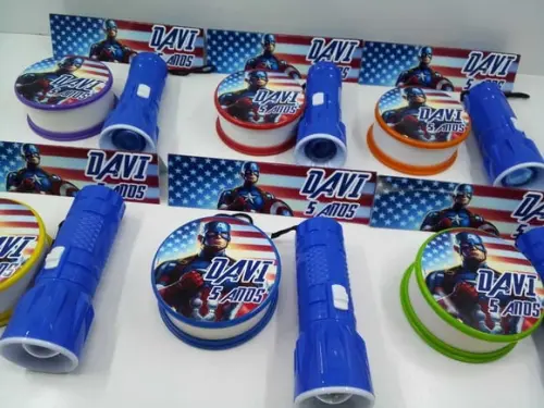 Kit Copo Retratil + Mini Lanterna Tema Capitão América