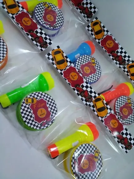 Kit Copo Retratil + Mini Lanterna Tema Corrida