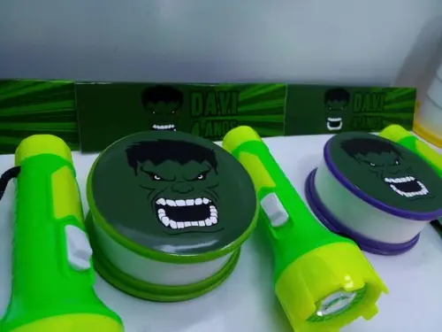 Kit Copo Retratil + Mini Lanterna Tema Hulk
