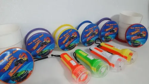 Kit Copo Retratil + Mini Lanterna Tema Hot Wheels