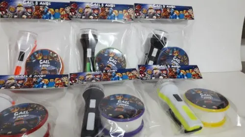 Kit Copo Retratil + Mini Lanterna Tema Roblox