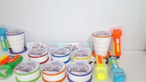 Kit Copo Retratil + Mini Lanterna Tema Turma do Mickey