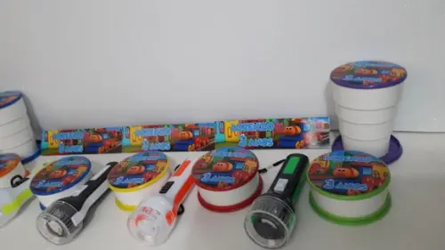 Kit Copo Retratil + Mini Lanterna Tema Trem Bob
