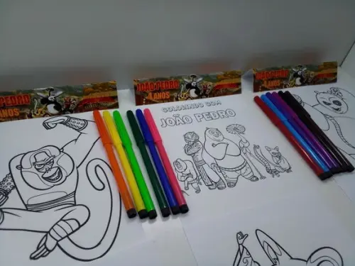 Kit de Desenhos para Colorir com 6 Canetinhas Kung Fu Panda
