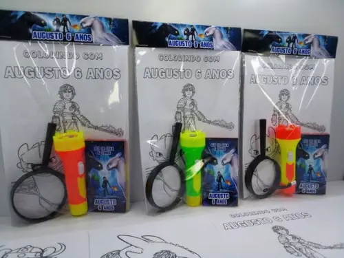 Kit de Desenhos para Colorir + Giz de Cera + Lanterna + Lupa