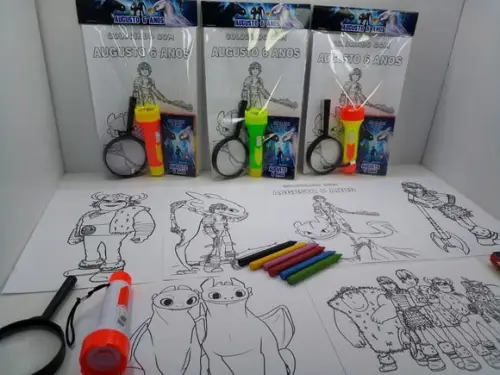 Kit de Desenhos para Colorir + Giz de Cera + Lanterna + Lupa