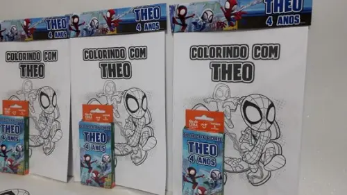 Kit de Desenhos para Colorir com Giz de Cera Aranha Verso