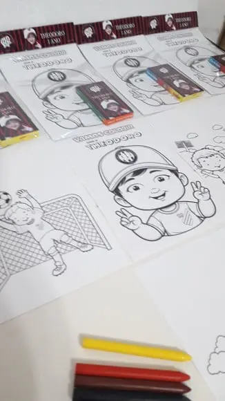 Kit de Desenhos para Colorir com Giz de Cera Futebol