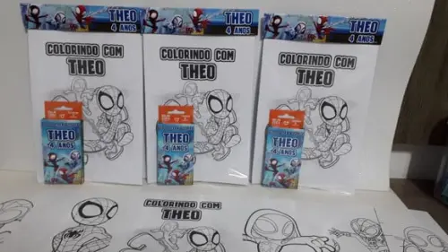 Kit de Desenhos para Colorir com Giz de Cera Aranha Verso