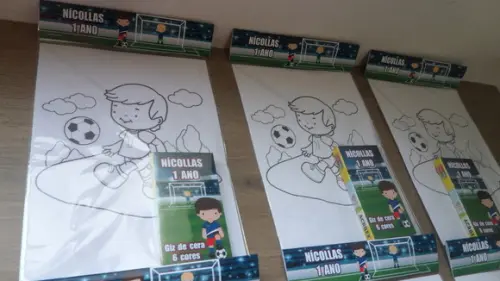 Kit de Desenhos para Colorir com Giz de Cera Futebol
