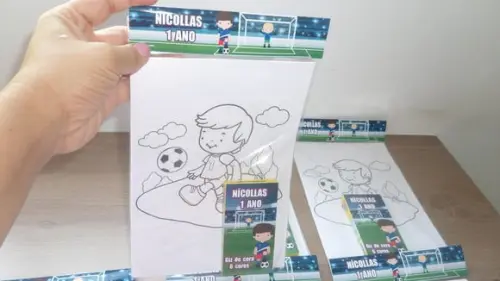 Kit de Desenhos para Colorir com Giz de Cera Futebol