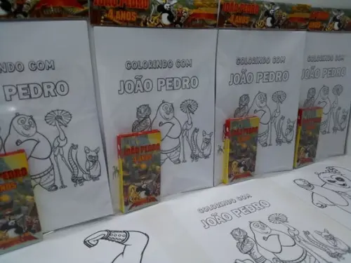 Kit de Desenhos para Colorir com Giz de Cera Kung Fu Panda