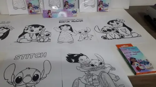 Kit de Desenhos para Colorir com Giz de Cera Lilo e Stitch